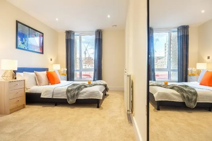 Canary Gateway Apartments - Image 1