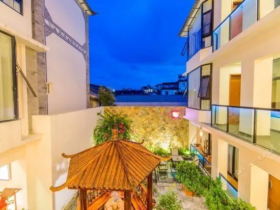 Nayinian Hotel - Image 1