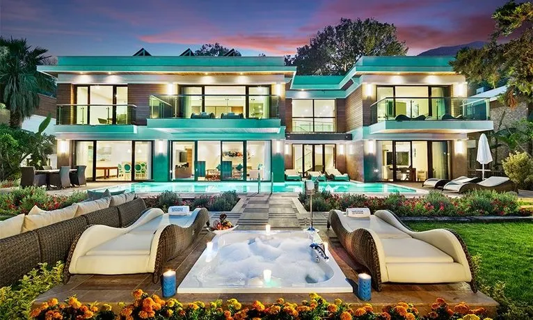NIRVANA LAGOON LUXURY - Image 1