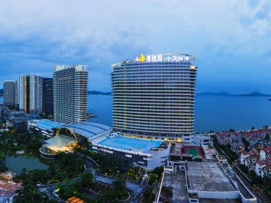 Shili Holiday Hotel - Image 1