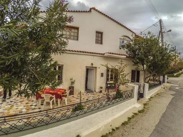 Venezian Castle House - Image 1