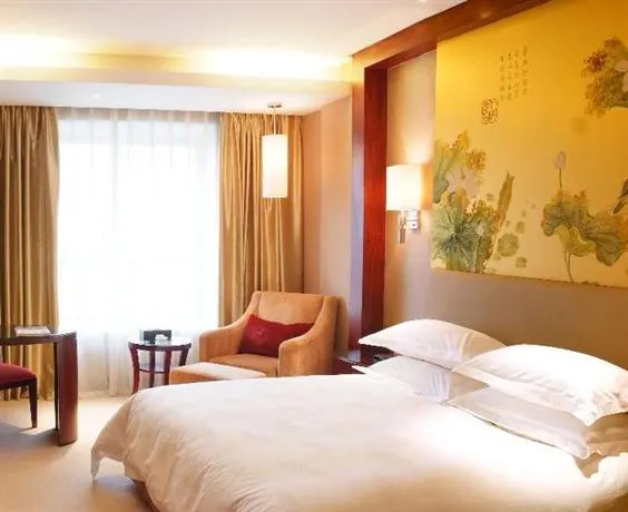 Koshine Hotel - Image 1
