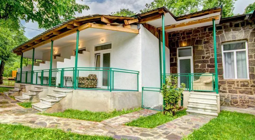 Green Hotel - Image 1