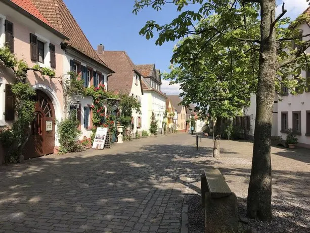 Barocker Hof Rhodt - Image 1