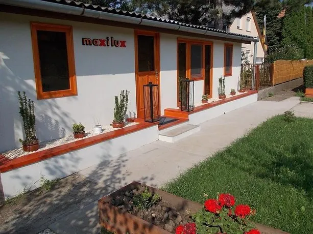 Maxilux Studio - Image 1