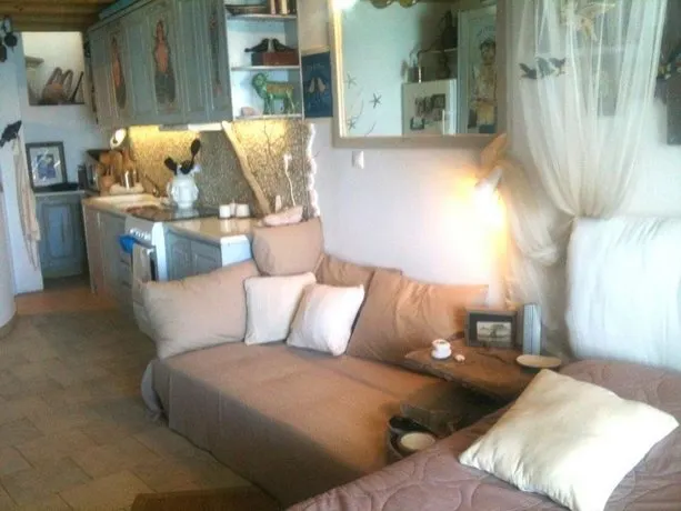 Oneiro Beach Bungalow Studio - Image 1