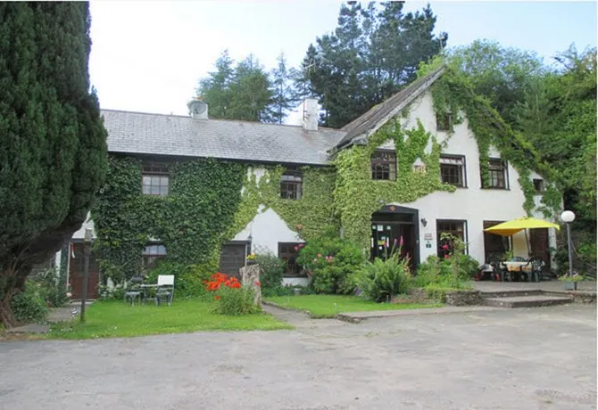 Pond House - Image 1