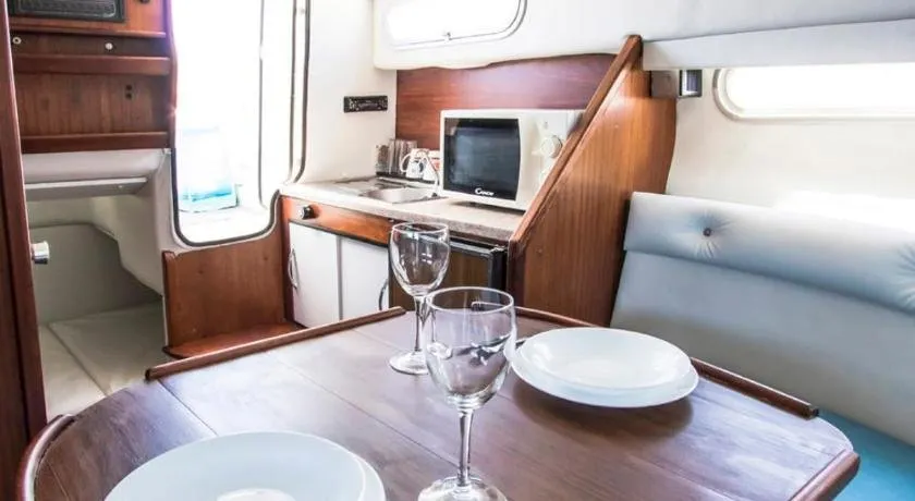 Sealine Boat - Image 1
