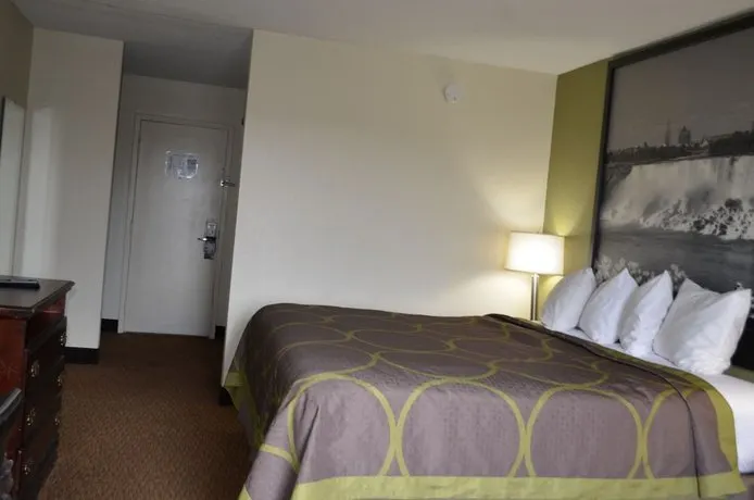 Super 8 by Wyndham Hamburg - Image 1