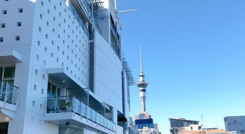 New Waterfront Penthouse on Princes Wharf with Harbor view! The heart of Auckland City! Free Parking! - Image 1
