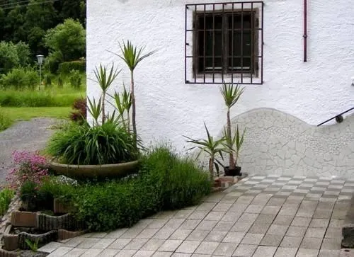 Familienorientiertes Apartment mit Garten, Grill und beheiztem Pool | Haustiere sind willkommen - Image 1