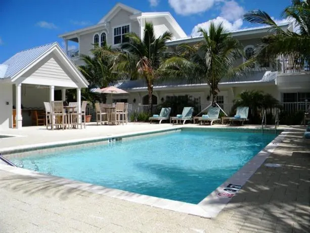 Mainsail Beach Inn - Image 1