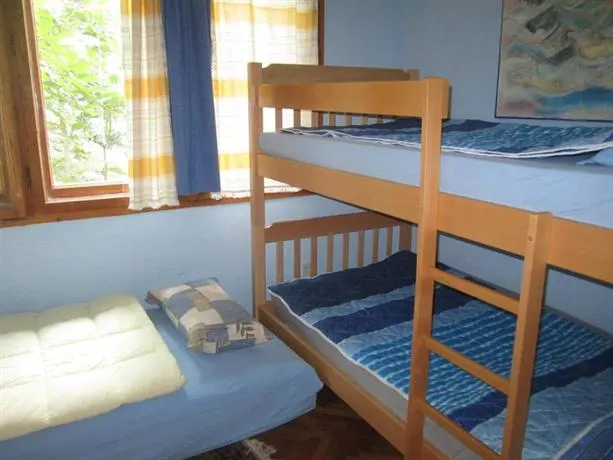 Ikar Hut Hostel - Image 1
