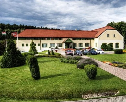 Szepalma Horse Ranch - Image 1