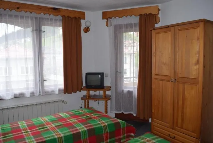Family Hotel Feniks - Image 1