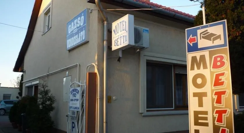 Betti Motel - Image 1
