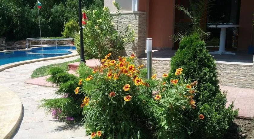 Perla Family Hotel - Image 1