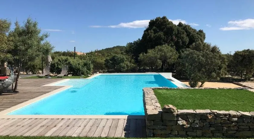 Le Domaine Du Cade - Image 1