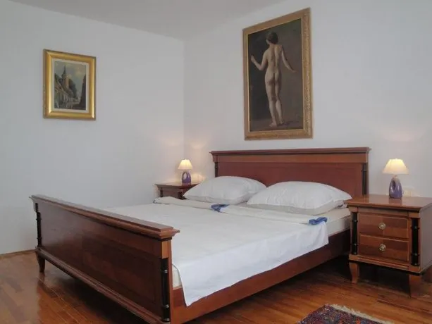 Penthouse Hitri - Image 1