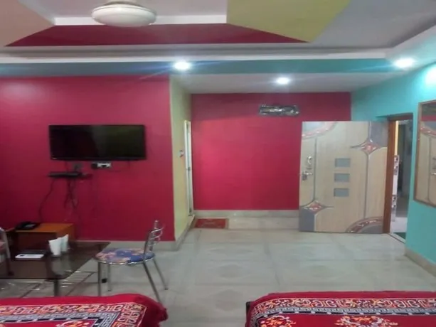 Sheela's Hotel & Restaurant - Image 1