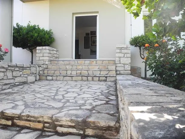 Niki's House - Image 1