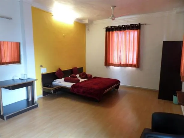 Hotel Royal Inn - Image 1
