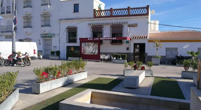 Casa en pueblo de montes de Málaga a 15km de playa - Image 1