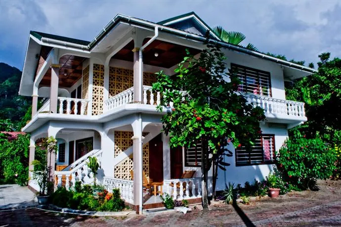 Villa Des Roses Grand Anse Mahe - Image 1