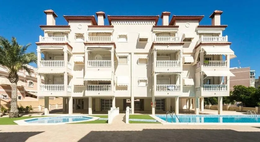 Fantastico apartamento con piscina - Image 1