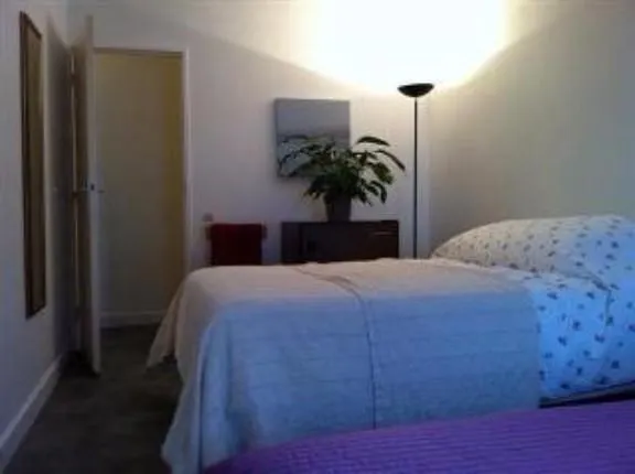 Avenue D'italie 2 Two Bedroom Apartment - Image 1