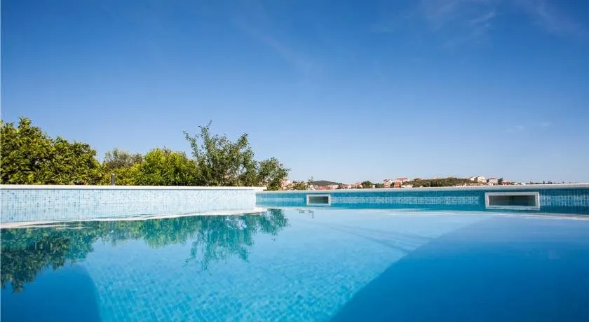 Piscina Apartments - Image 1