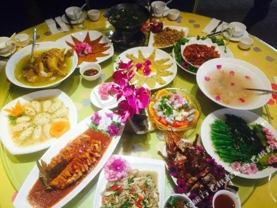 BOSHENG HOLIDAY HOTEL - Image 1