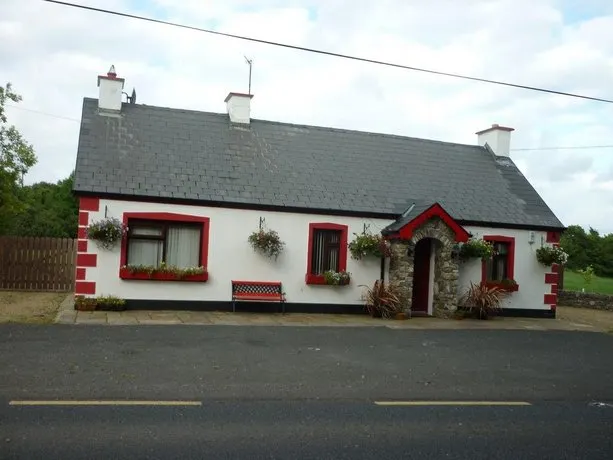 Clyhore Cookie Cottage - Image 1