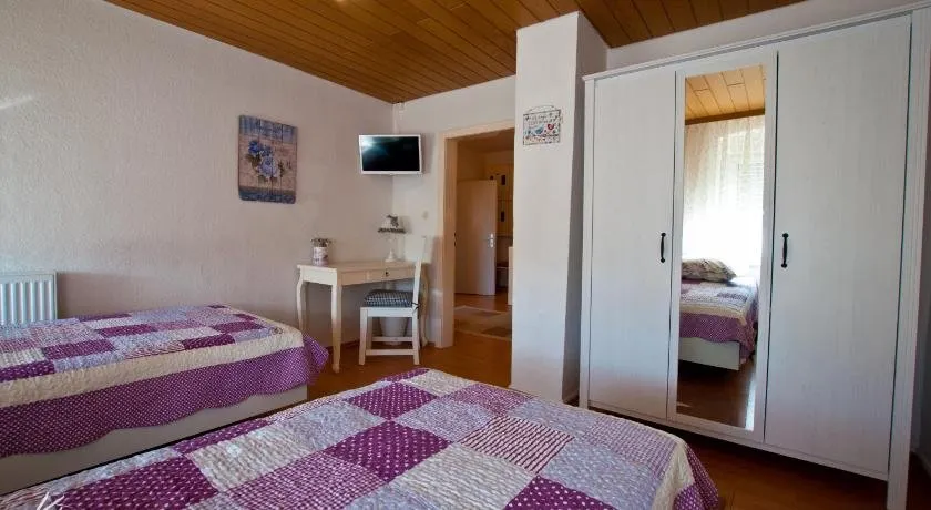 Quilt Inn - Image 1