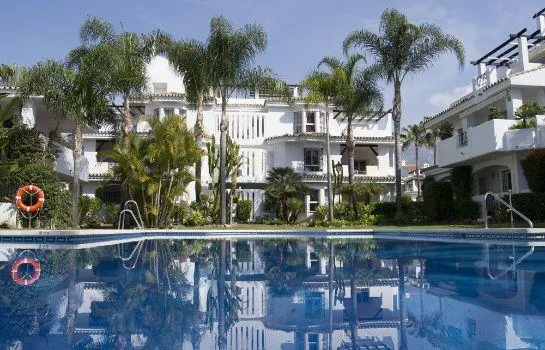 Apartamentos Serinamar Naranjos de Marbella - Image 1