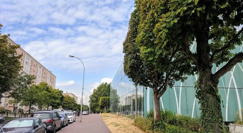 Paris Access with Creteil Apartment - Image 1