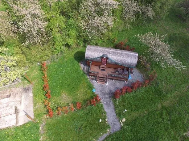 Le Chalet Du Chemin Et Sa Roulotte - Image 1