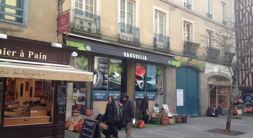 Le Canapé Bleu - Image 1
