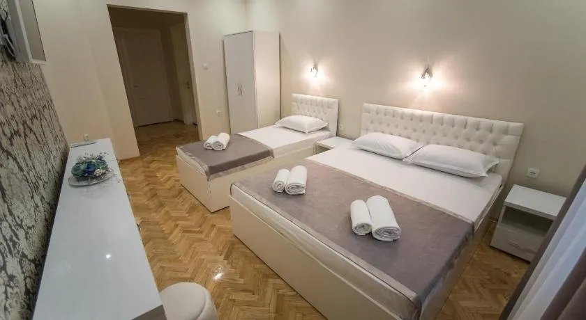 Center Deluxe Garni Hotel - Image 1