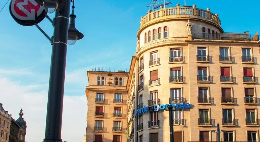 Toucan Hostel Budapest - Image 1