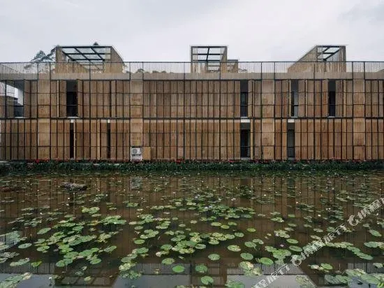 He Du Li Rice Paddy Hotel - Image 1