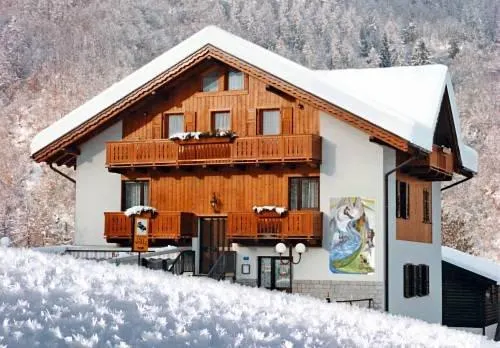 Jolly Dimaro Bed and Breakfast Rooms, Apartments - Image 1