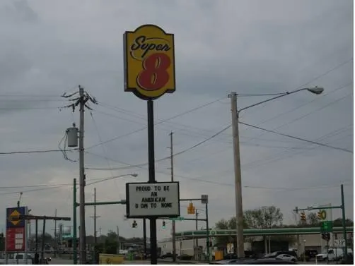 USA Inn & Suites Springfield Ohio - Image 1