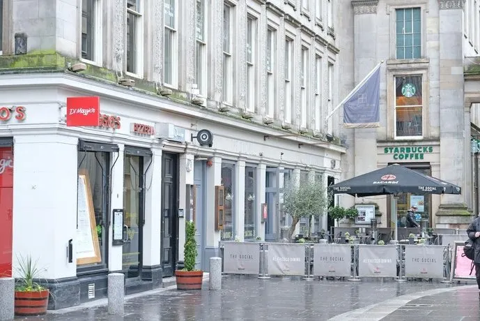 Chic Living in the Heart of the City - Image 1