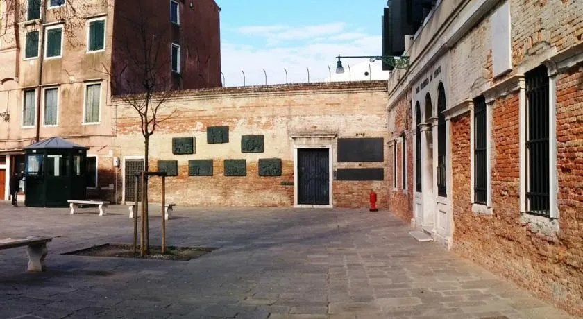 Venice Samoro Jacuzzi - Image 1