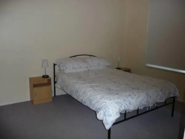 31 Riverside Drive - Image 1