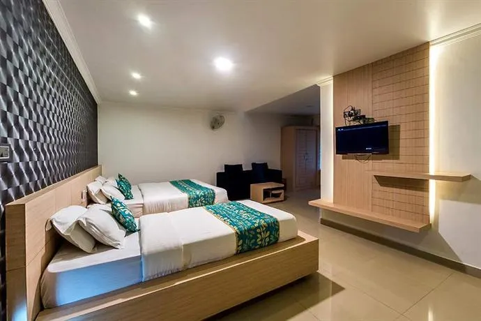 Holiday Hill Hotel And Suites - Image 1
