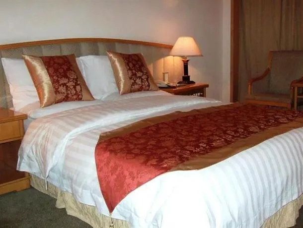 Diamond Hotel - Image 1