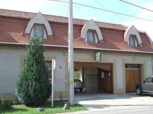 Kis Apartmanhaz - Image 1