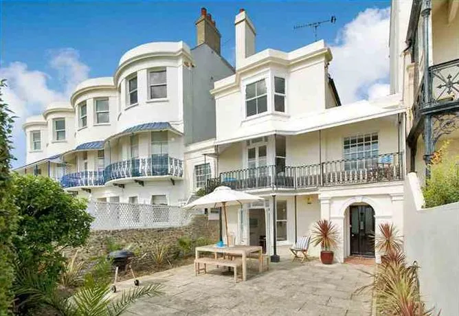 Sea House Sussex - Image 1